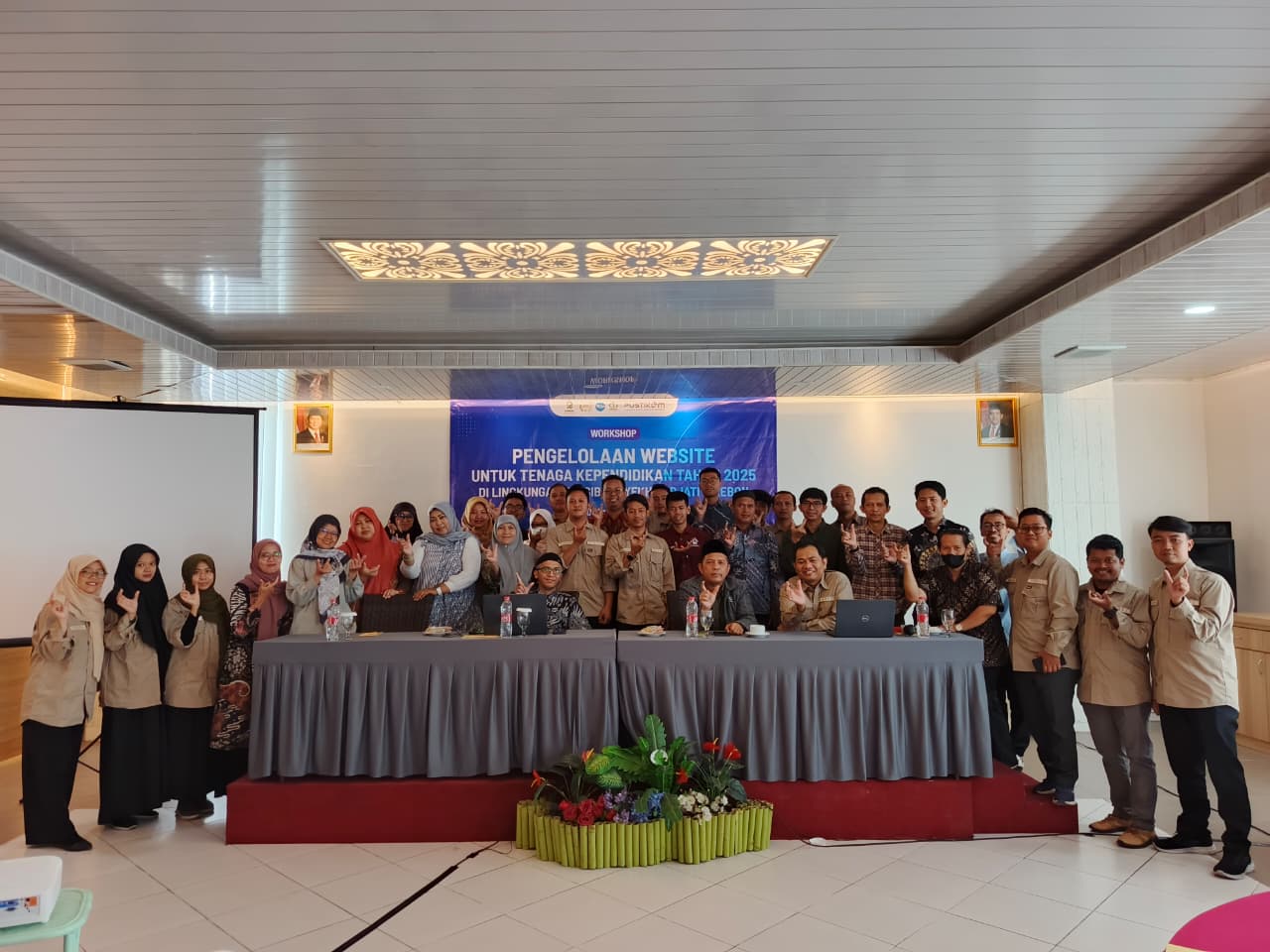 Peserta Pelatihan Pengelolaan Website Fakultas Ushuluddin dan Adab di Hotel Grand Tryas Cirebon